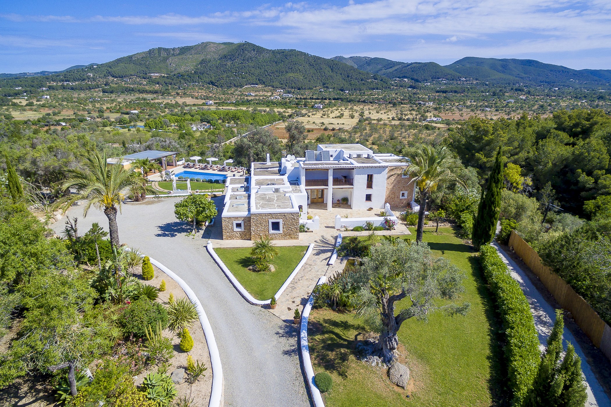 Beautiful villa near Sant Carles with large pool, BBQ, garden and panoramic views of the Morna Valley